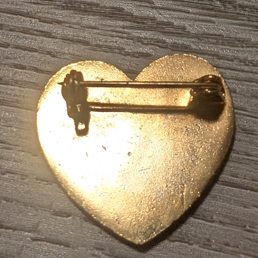 Vintage heart shaped cloisonné brooch - Picture 2 of 3
